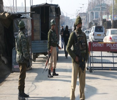 Soldier injured in accidental fire in J&K's Kulgam Soldier injured in accidental fire in J&K's Kulgam