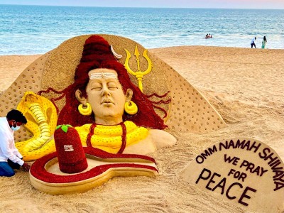 Artist Sudarsan Pattnaik creates Lord Shiva with 23k rudraksha beads Artist Sudarsan Pattnaik creates Lord Shiva with 23k rudraksha beads