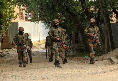 Police solves Srinagar grenade attack case, 2 arrested Police solves Srinagar grenade attack case, 2 arrested