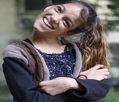 Teenager with twisted neck at 90-degree angle undergoes surgery to straighten neck Teenager with twisted neck at 90-degree angle undergoes surgery to straighten neck