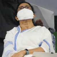 Battle for UP: Mamata shown black flags in Varanasi