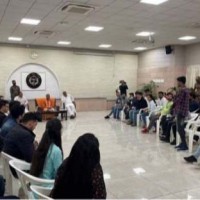 Yogi meets students who returned from Ukraine