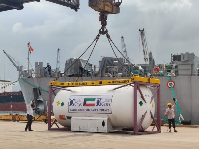 Naval ship brings 319 tonnes of oxygen to Karnataka Naval ship brings 319 tonnes of oxygen to Karnataka