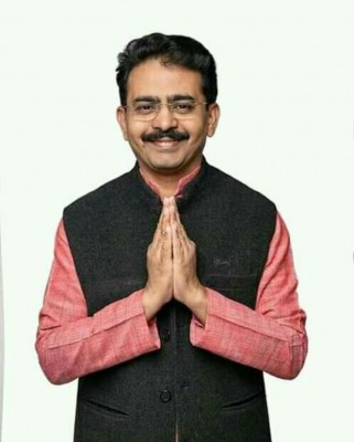 Maha pays rich tributes to Congress MP Rajeev Satav Maha pays rich tributes to Congress MP Rajeev Satav