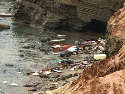 Suspected smuggling vessel overturns off San Diego coast, 3 dead Suspected smuggling vessel overturns off San Diego coast, 3 dead