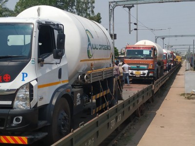 First Oxygen Express reaches Hyderabad from Odisha First Oxygen Express reaches Hyderabad from Odisha