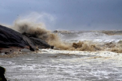 Cyclone Tauktae wreaks havoc on Maha coast, but no casualties Cyclone Tauktae wreaks havoc on Maha coast, but no casualties