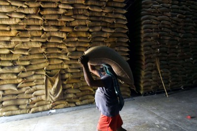 28 States/UTs start lifting foodgrains for distribution to 80 cr beneficiaries 28 States/UTs start lifting foodgrains for distribution to 80 cr beneficiaries
