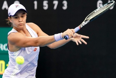 Italian Open: World No. 1 Ashleigh retires, Karolina survives