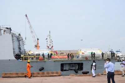 Naval ship brings oxygen to Mangaluru port from Kuwait Naval ship brings oxygen to Mangaluru port from Kuwait