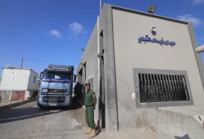 Israel to temporarily reopen Gaza crossing Israel to temporarily reopen Gaza crossing