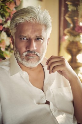 Vikram Bhatt warns about Whatsapp forwards that spread Covid misinformation Vikram Bhatt warns about Whatsapp forwards that spread Covid misinformation