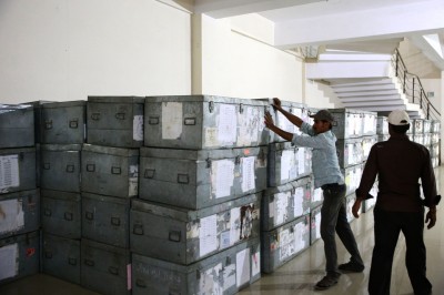 Vote count begins in Karnataka's 3 bypolls Vote count begins in Karnataka's 3 bypolls