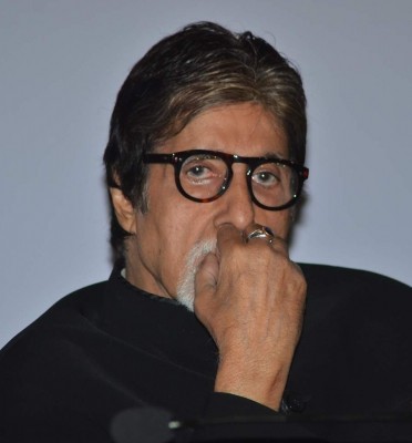 Big B warns against effects of cyclone Tauktae in Mumbai Big B warns against effects of cyclone Tauktae in Mumbai