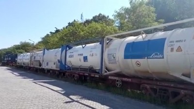 Railways delivers another 120 MT oxygen to Karnataka Railways delivers another 120 MT oxygen to Karnataka