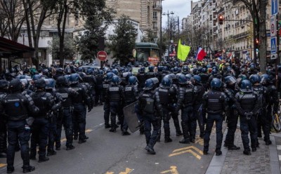 Paris police order stores closed over banned demonstration
