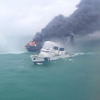 Sri Lanka fears oil spill from burning container ship