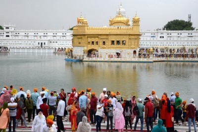 Remove harmonium from Golden Temple, says Akal Takht