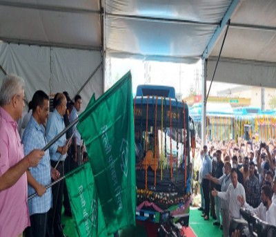 Delhi CM flags off 150 electric buses, announces 3-day free ride Delhi CM flags off 150 electric buses, announces 3-day free ride