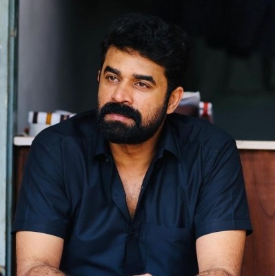 Kerala HC asks Vijay Babu to produce air ticket for anticipatory bail hearing Kerala HC asks Vijay Babu to produce air ticket for anticipatory bail hearing