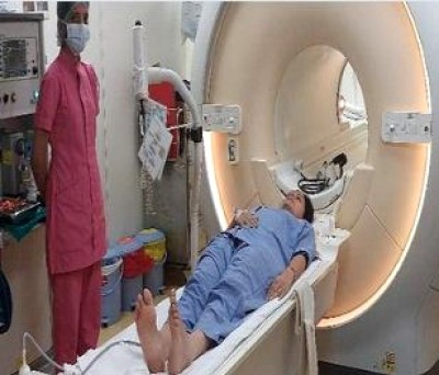 MP Navnit Rana's MRI scan or 'scam?' - Shiv Sena 'dissects' Lilavati Hospital! MP Navnit Rana's MRI scan or 'scam?' - Shiv Sena 'dissects' Lilavati Hospital!