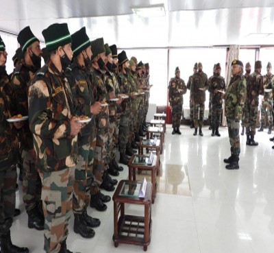 Eastern Army Commander visits Sikkim, takes stock of situation along the border Eastern Army Commander visits Sikkim, takes stock of situation along the border