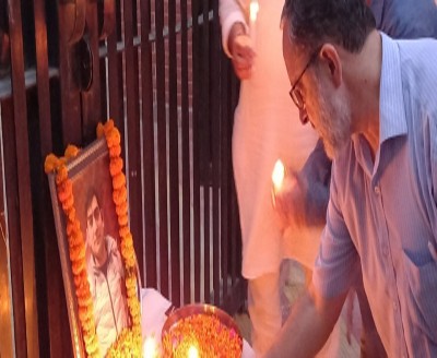 Kashmiri Pandits light candles in Noida to pay homage to Rahul Bhat
