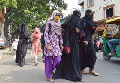 Hijab-clad students denied entry to K'taka college