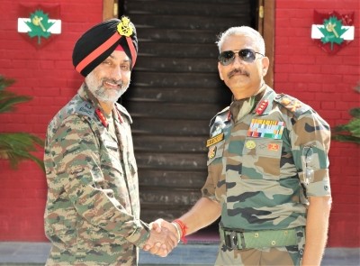 Lt Gen DP Pandey hands over command of GoC Chinar corps to Lt Gen Amardeep Singh Aujla