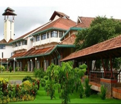 IIMK donates 15K books worth Rs 75L to Kerala colleges IIMK donates 15K books worth Rs 75L to Kerala colleges