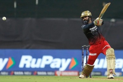 Dinesh Karthik is 'that rock' of the side, says RCB's Mike Hesson Dinesh Karthik is 'that rock' of the side, says RCB's Mike Hesson
