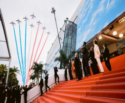 Aerial show by fighter jets unfolds 'Top Gun: Maverick' premiere Aerial show by fighter jets unfolds 'Top Gun: Maverick' premiere