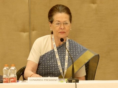 Sonia Gandhi's popularity rating in the red Sonia Gandhi's popularity rating in the red