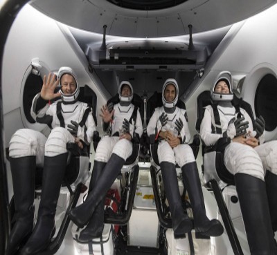 SpaceX successfully returns NASA, ESA astronauts from space station SpaceX successfully returns NASA, ESA astronauts from space station
