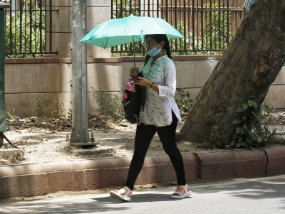 Mercury soars again in Delhi NCR, Friday may be bit better Mercury soars again in Delhi NCR, Friday may be bit better