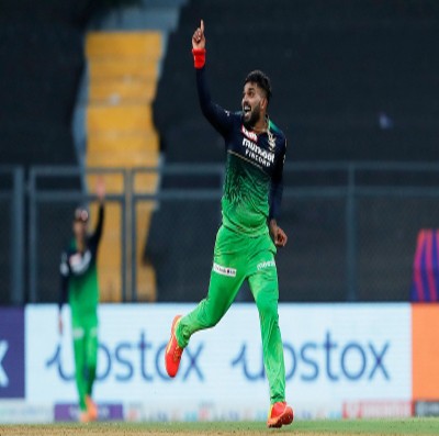 IPL 2022: Hasaranga's five-wicket haul seals Bangalore's crushing 67-run win over Hyderabad