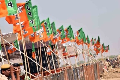 K'taka BJP loyalists upset over decision to welcome leaders from other parties K'taka BJP loyalists upset over decision to welcome leaders from other parties