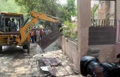 Anti-encroachment drive begins in Delhi's Janakpuri, Dwarka Anti-encroachment drive begins in Delhi's Janakpuri, Dwarka
