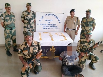 BSF seizes gold worth Rs 6 cr along India-B'desh border, 2 arrested BSF seizes gold worth Rs 6 cr along India-B'desh border, 2 arrested