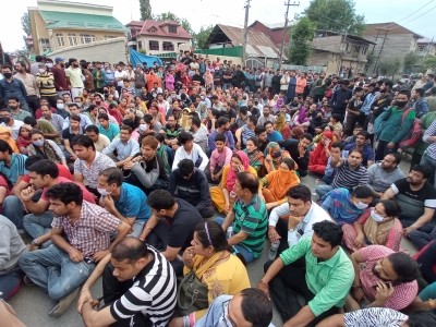 Protests held against killing of Kashmiri Pandit govt employee Protests held against killing of Kashmiri Pandit govt employee
