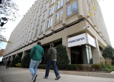 iPhone maker Foxconn foresees recovery amid global uncertainties iPhone maker Foxconn foresees recovery amid global uncertainties
