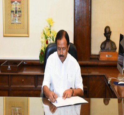 Kerala Police prevents Union Minister from meeting George Kerala Police prevents Union Minister from meeting George