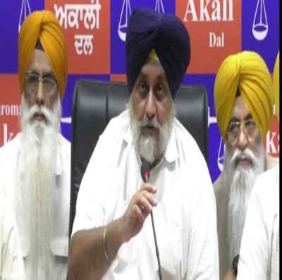 Punjab CM has sublet police to Kejriwal: Sukhbir Badal Punjab CM has sublet police to Kejriwal: Sukhbir Badal