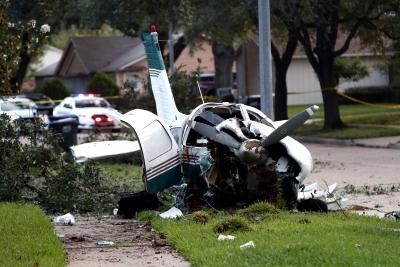 Tourist plane crashes in France, 5 dead Tourist plane crashes in France, 5 dead