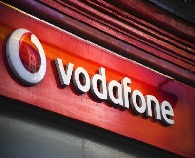 UAE telecom operator Etisalat acquires 9.8% stake in Vodafone for $4.4bn UAE telecom operator Etisalat acquires 9.8% stake in Vodafone for $4.4bn