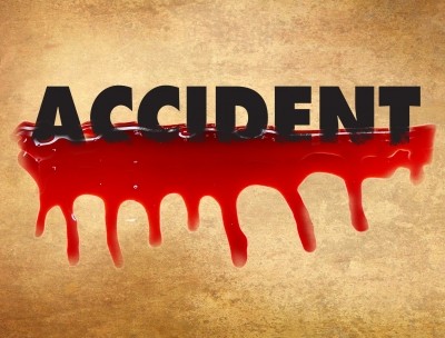 Truck accident in Andhra offers tipplers rare chance!