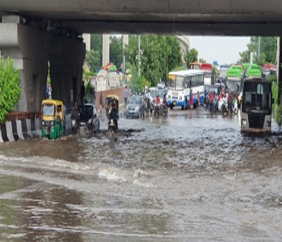 Delhi: Rain brings respite, traffic snarls at various places Delhi: Rain brings respite, traffic snarls at various places