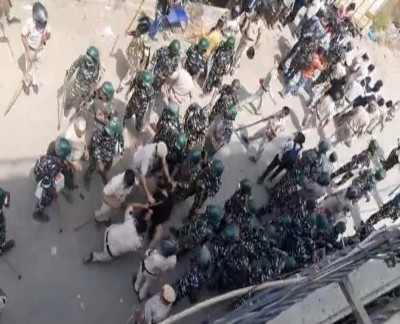 Demolition drive: Stone pelting at Madanpur Khadar