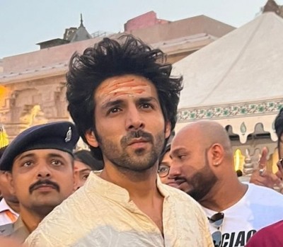 As 'Bhool Bhulaiyaa 2' BO bull run continues, Kartik prays at Kashi Vishwanath As 'Bhool Bhulaiyaa 2' BO bull run continues, Kartik prays at Kashi Vishwanath