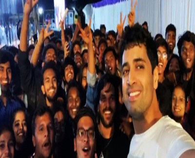 Adivi Sesh bonds with Hyderabad college crowd over 'Major' trailer Adivi Sesh bonds with Hyderabad college crowd over 'Major' trailer
